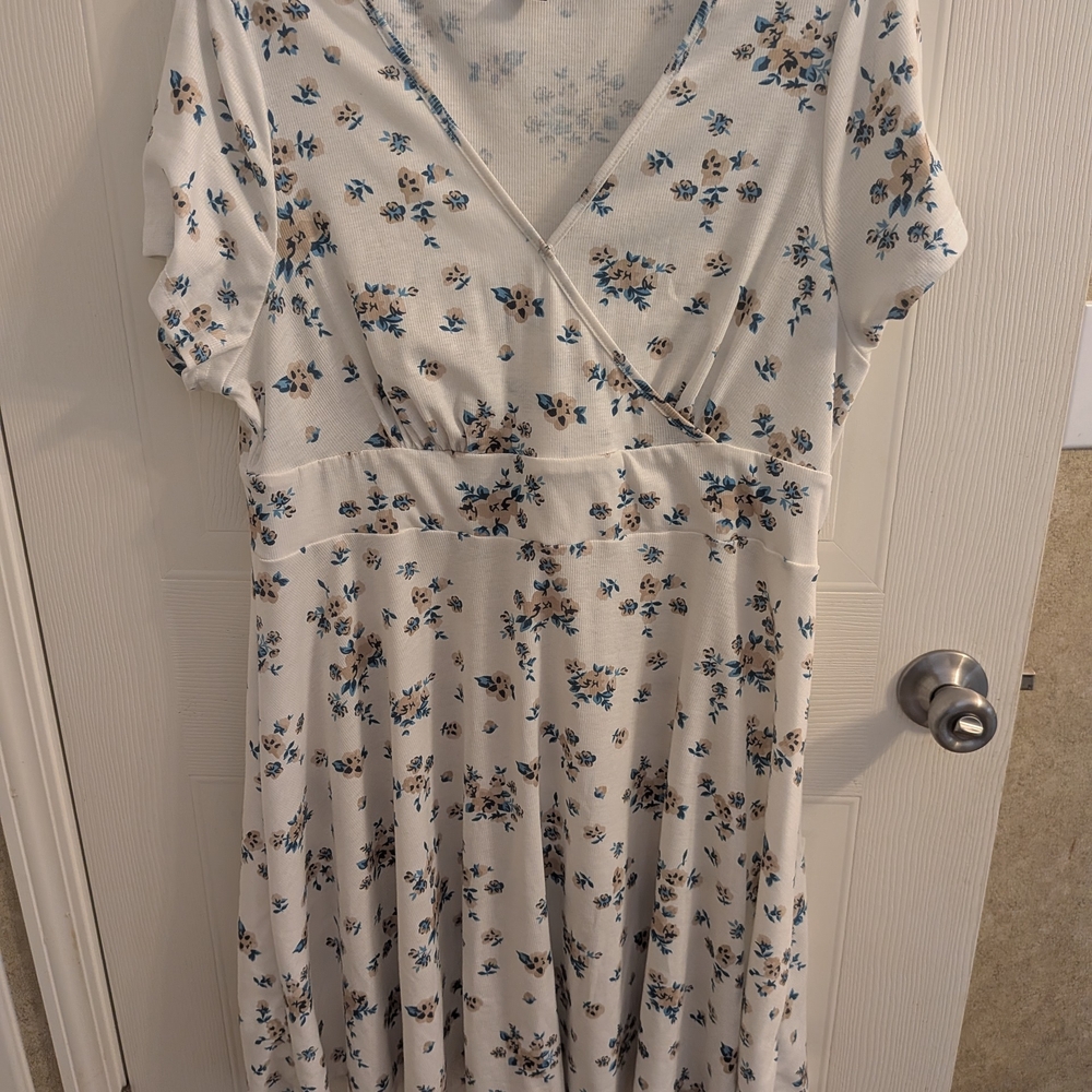 Floral V-Neck Short Sleeve Midi Dress